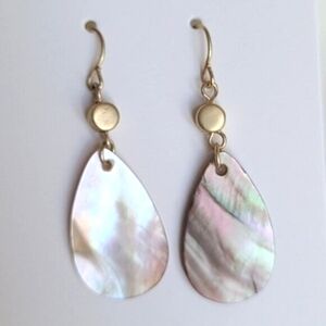 Gorgeous Vintage Pink Shell Pearl Iridescent Luster Tear Drop Dangle Earrings